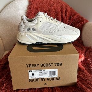 Yeezy Boost 700 Analog White
